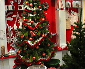 Ganzjähriger Weihnachtsschmuck in einem Geschäft in Rovaniemi