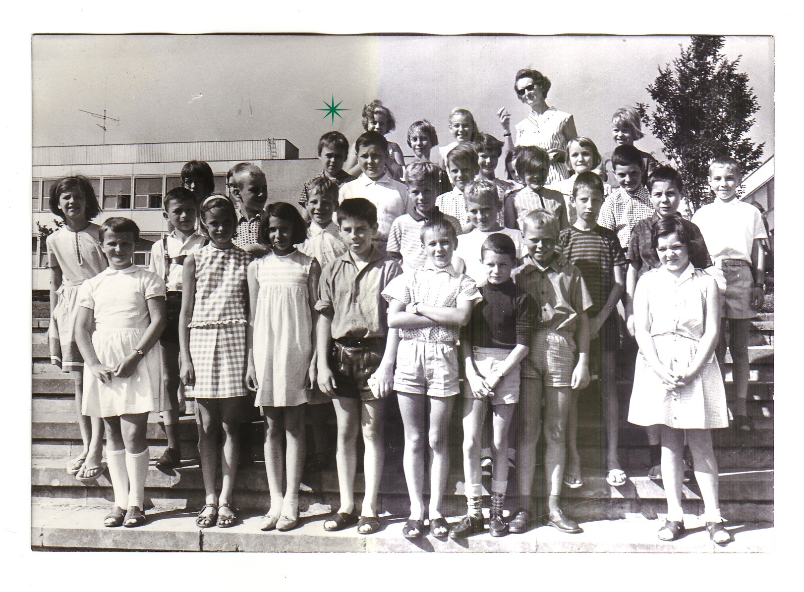 Klassenfoto der Sexta b des Helmholtz-Gymnasiums im Schuljahr 1966/67